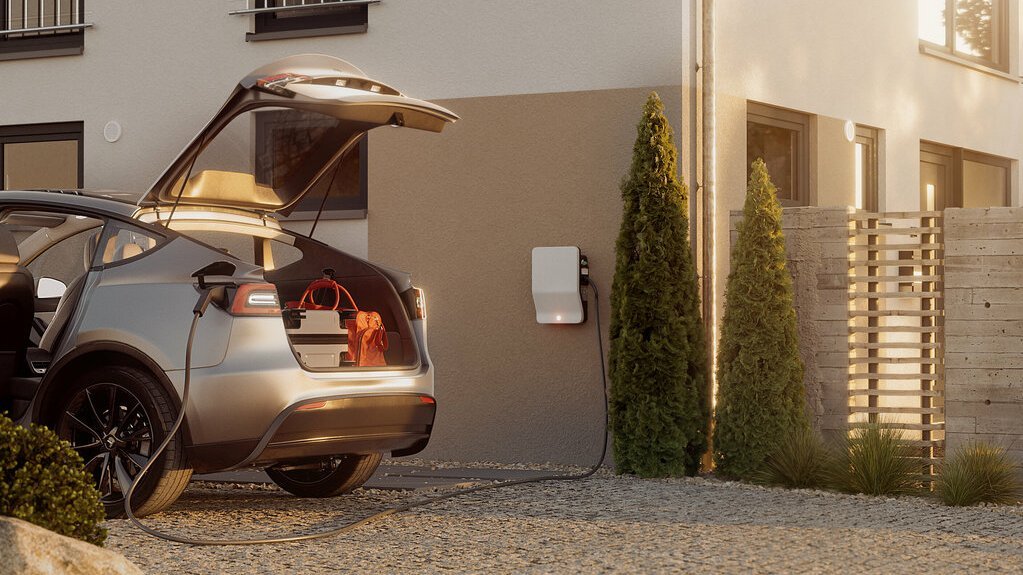 Landhaus-142-modern-Strasse-Putz-WallBox